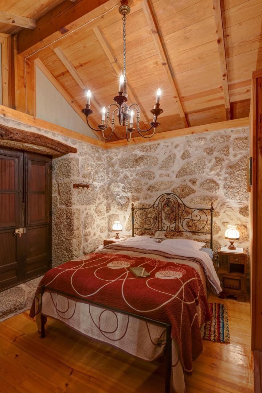 Chale Da Quinta "Lavoura Da Bouca - Fruta Bio" Guest House Celorico De Basto Room photo